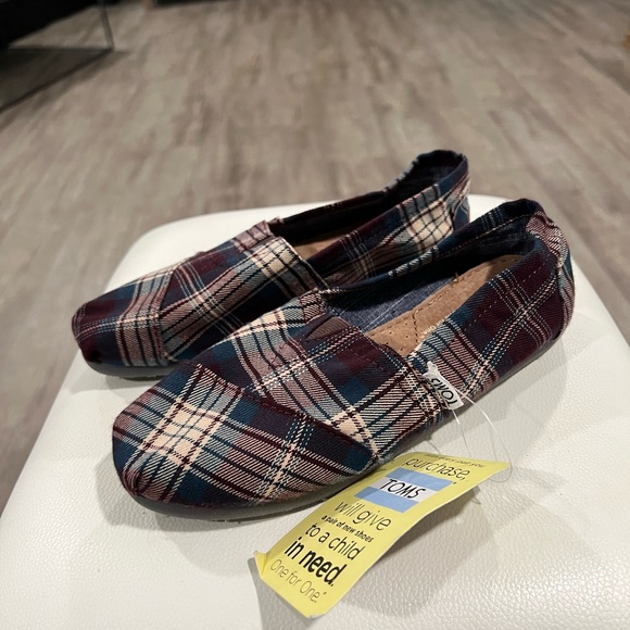 LAST PRICE🍒🤍 TOMS plaid comfort flats ✨ - Picture 7 of 13
